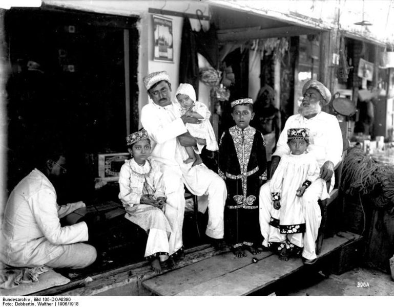 Indian trader's family in Bagamoyo, German East Africa (now Tanzania), around 1906/18.