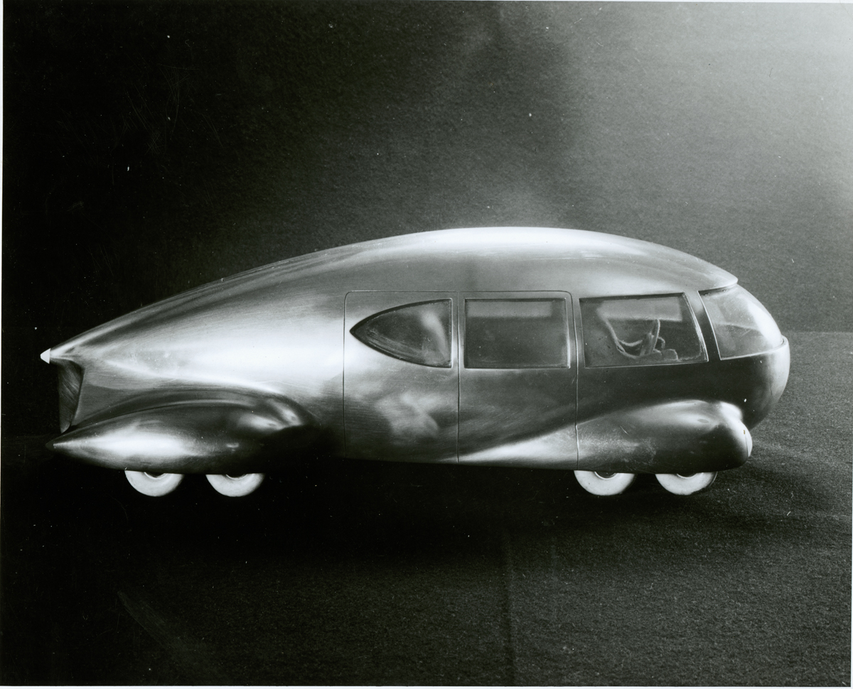 Model of "Motorcar No. 9." Image courtesy of the Edith Lutyens and Norman Bel Geddes Foundation.