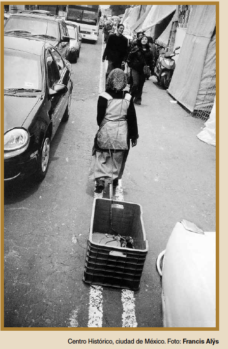 Photo of ambulant vendor in Mexico City street