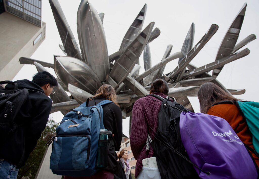 Students look up at the Landmarks work, Monochrome for Austin by Nancy Rubins