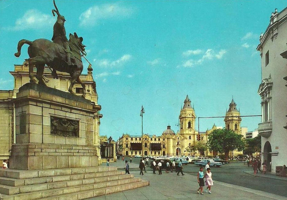 Pizarro monument in a corner of the Plaza de Armas (1950-2003)