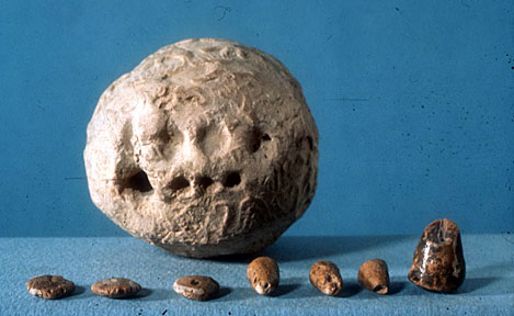 (Fig. 1) Envelope, tokens and corresponding markings, from Susa, Iran (Courtesy Musée du Louvre, Département des Antiquités Orientales)