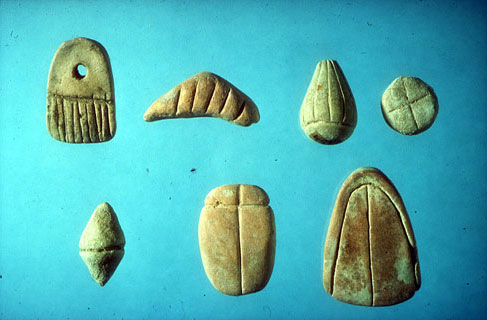 (Fig. 2) Plain tokens from Jarmo, Iraq, ca. 6500 BC, Courtesy the Oriental Institute, the University of Chicago.