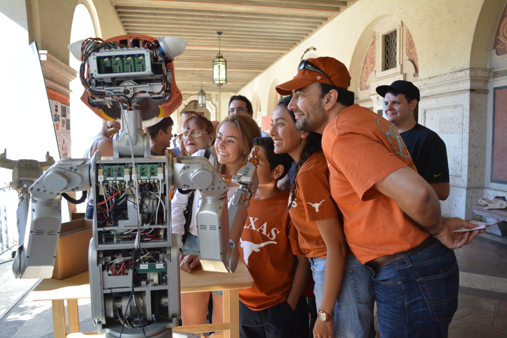 happy-crowd-and-dreamer-ut-colors