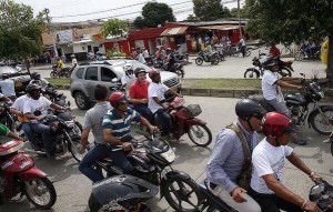 Mototaxis congest streets in Montería. Photo Credit: Margarita Andrade. See the original photo here. 