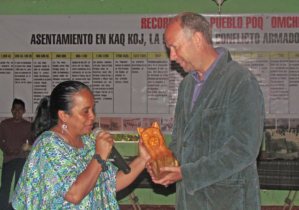 Ruud van Akkeren receives puma statue as a token of appreciation, San Cristóbal Verapaz, 2015