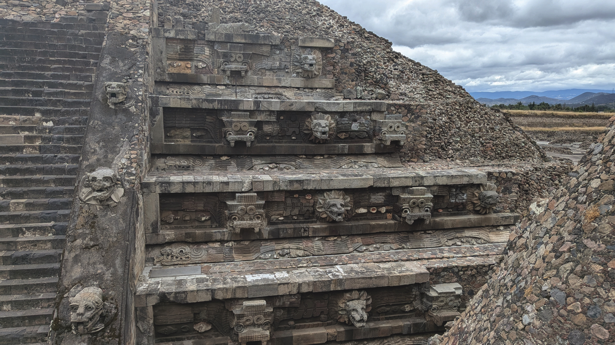 Intraregional Relations in Pre-Columbian Mesoamerica: The Case of Tikal and Teotihuacan