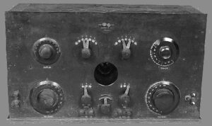 A Grebe CR7 like the one at 5XU in 1921.