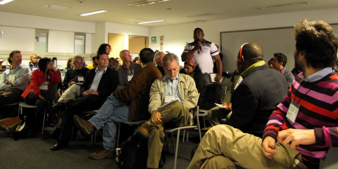Discussion at the Forum, “Cartografia participative y derechos al territorio y los recursos,” held June 1-2, 2011 at the Universidad de los Andes, Bogota, Colombia. Photo courtesy Marcela Wagner.