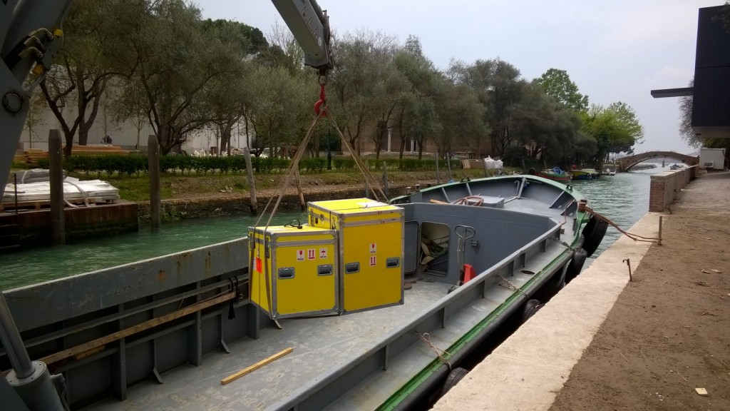 Loading the Ferry in Venice. Image courtesy of Gabriela Truly, The Blanton Museum of Art