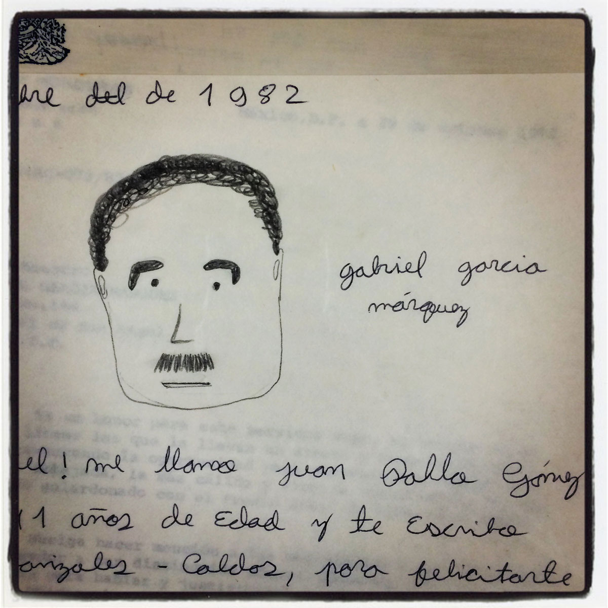 A drawing of Gabriel García Márquez by an 11-year old fan, 1982. Photo by Daniela Lozano. Un dibujo de Gabriel García Márquez hecho por un admirador de 11 años, 1982. Fotografía por Daniela Lozano.