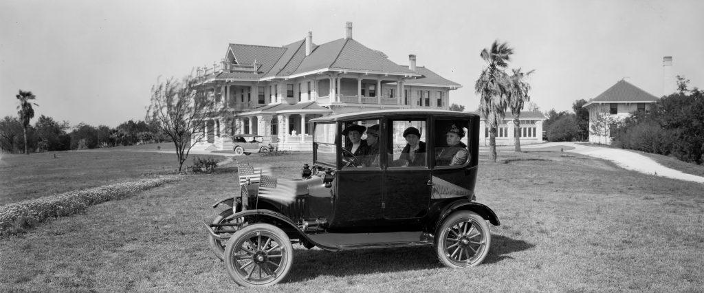 E. O. (Eugene Omar) Goldbeck (American, 1892­–1986), Women Voters (Mrs. Brackenridge), or Campaigning for the Vote, 1916 or 1917. Digital positive from nitrate negative, 20.1 x 50.4 cm. E. O. Goldbeck papers and photography collection, 967:0068:0025