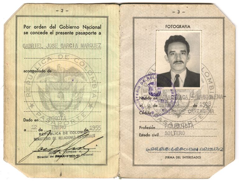 One of Gabriel García Márquez's passports. / Pasaporte de Gabriel García Márquez.