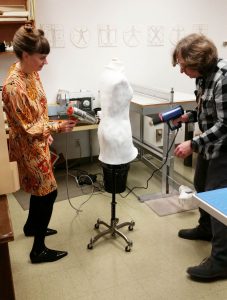 Shaping the fosshape form with heat guns