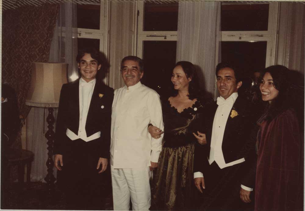 Unidentified photographer, [Gabriel García Márquez and family at the Nobel Banquet], 1982. Chromogenic print, 12.6 x 18.3 cm. Gabriel García Márquez Papers, Harry Ransom Center.