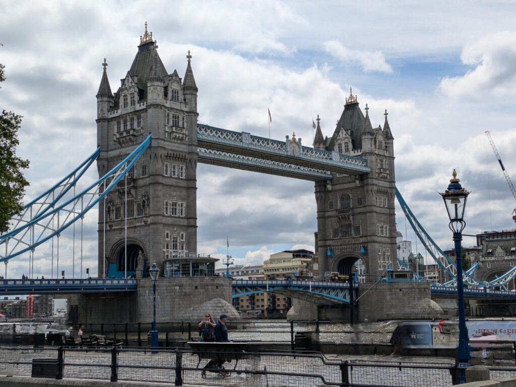 Tower Bridge (Bob Lawrence)