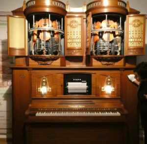 Mechanical piano & violins