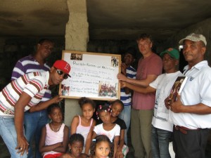 Members of FUMPLA pose with Dr. Sletto during a fieldwork trip in 2012. 