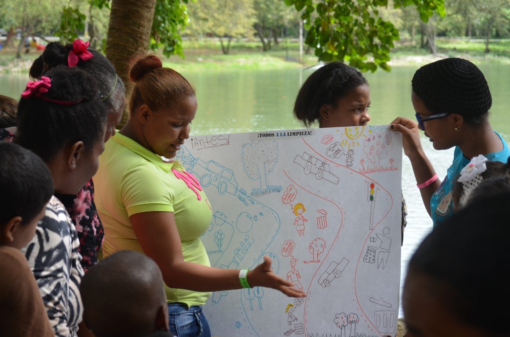 Community members explain their recommendations for educational messaging surrounding trash and environmental contamination in Los Platanitos. 
