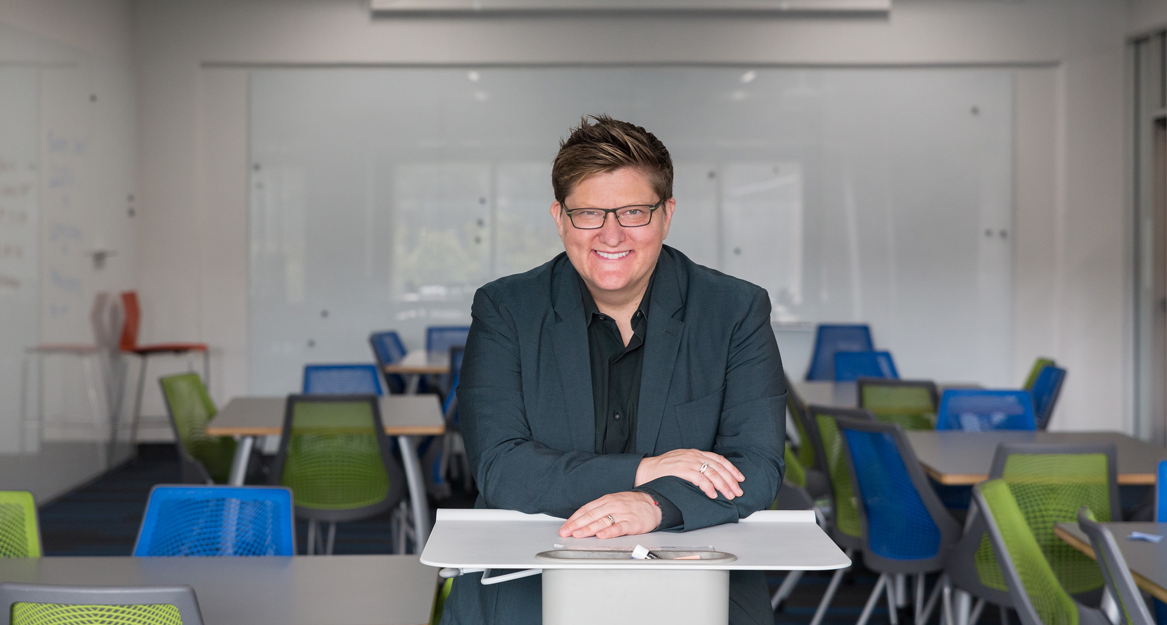 Julie Schell Headshot