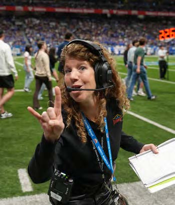 Julie Baker doing the Hook Em hand sign