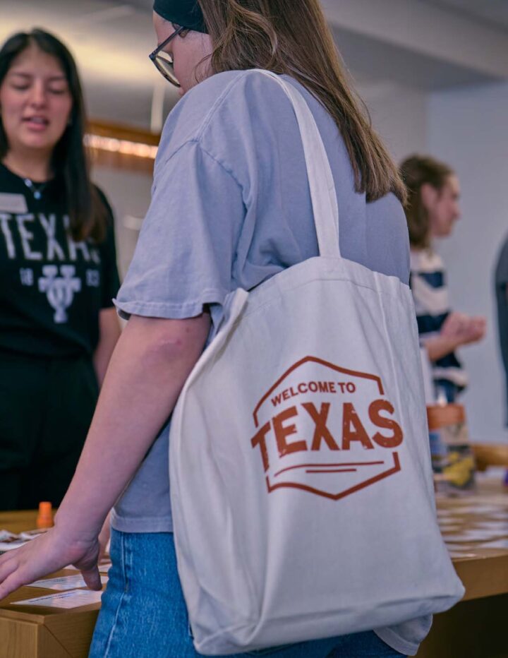 Student with Welcome to Texas tote