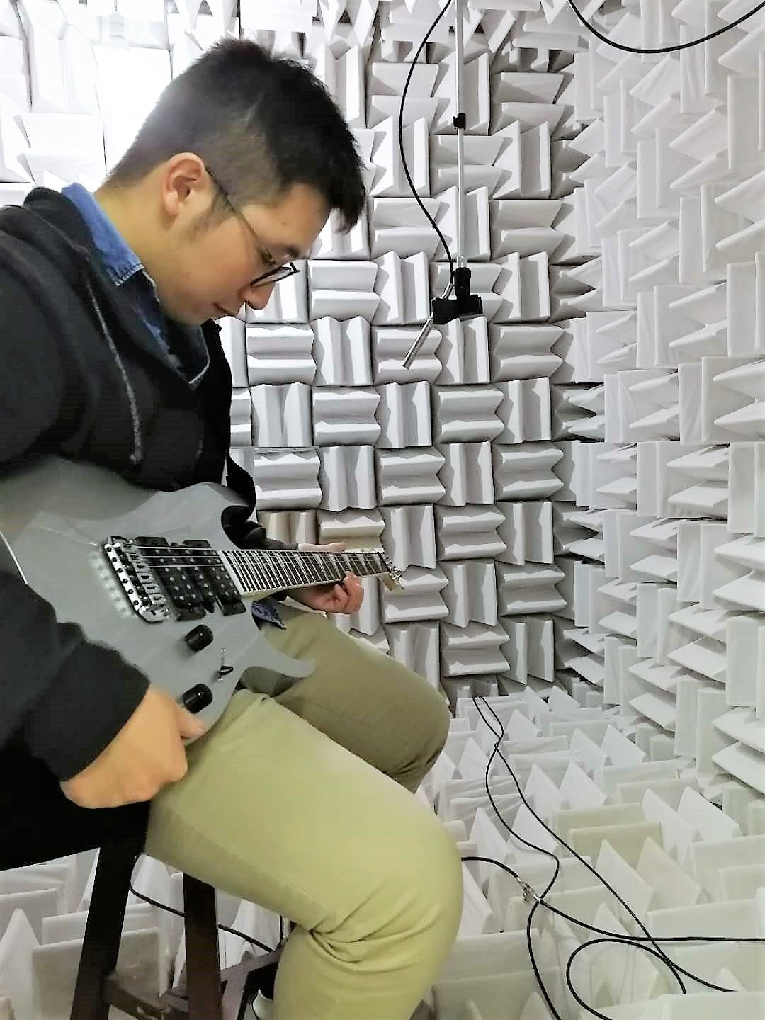 Guitar Experiment Assisting Comprehension of String Vibration Function